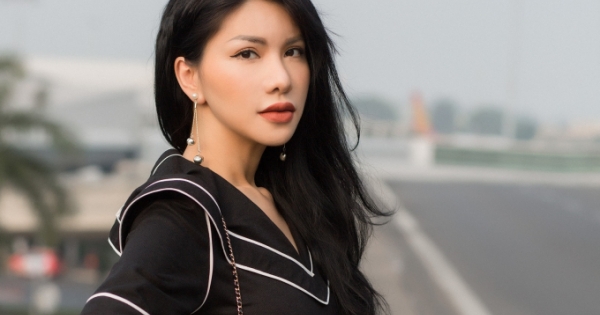 “Hoa hậu hàng không” Loan Vương diện đầm xẻ táo bạo sang Hồng Kông dự LHP Quốc tế