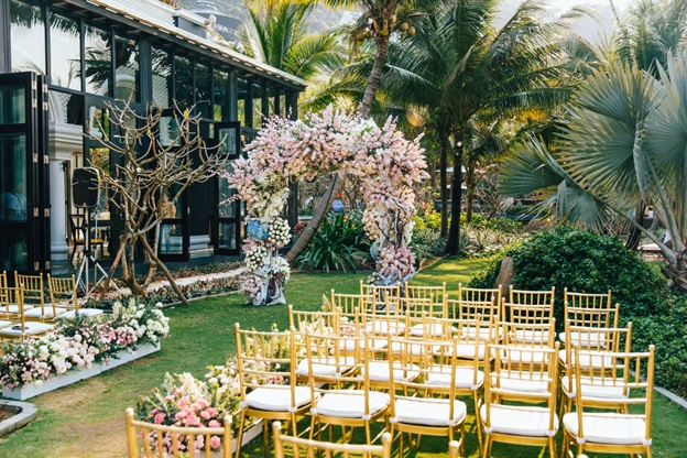Kh&ocirc;ng gian tiệc cưới của tỷ ph&uacute; Hong Kong John Liang tại InterContinental Danang Sun Peninsula Resort.