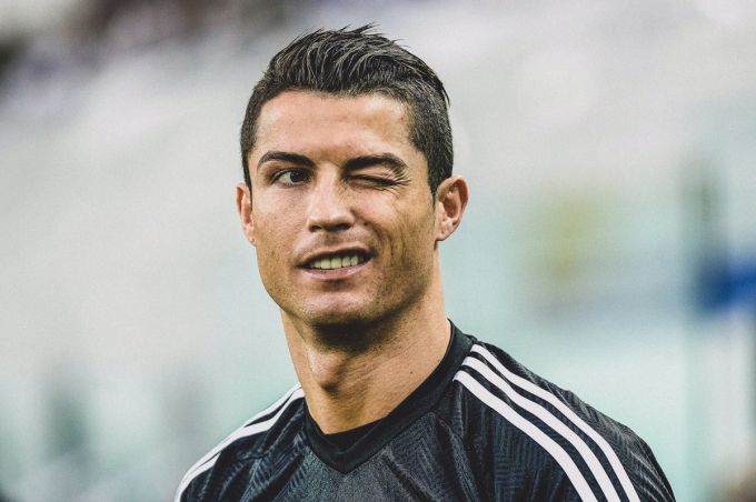 Ronaldo vắng mặt khiến người h&acirc;m mộ Genoa tức giận