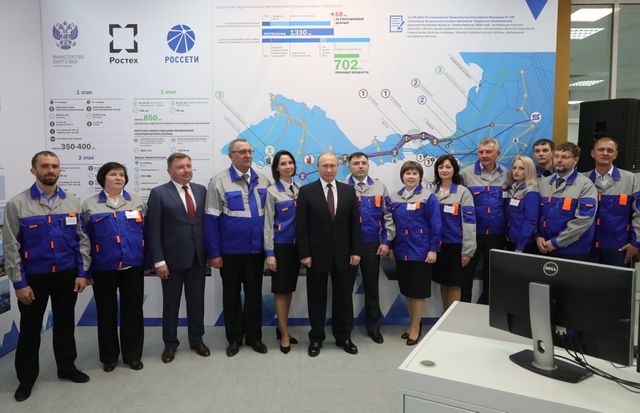 Tổng thống Putin khai trương hai nh&agrave; m&aacute;y điện mới tại b&aacute;n đảo Crimea. (Ảnh: Reuters)