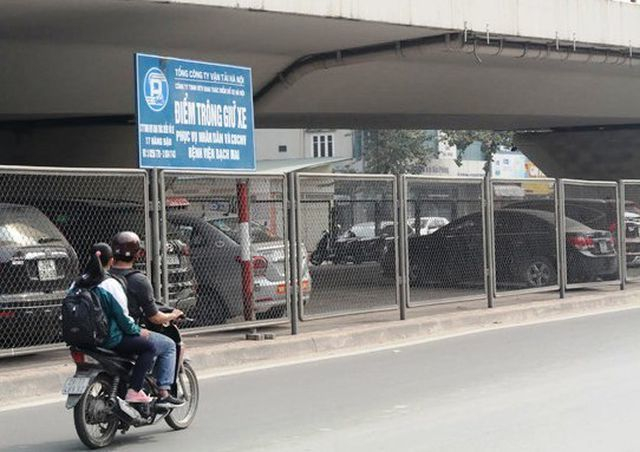 H&agrave; Nội đang tổ chức tr&ocirc;ng giữ xe tại một số gầm cầu vượt (ảnh: Quang Phong)