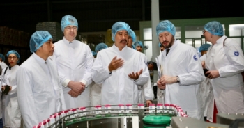 Đại sứ Mỹ tới thăm nhà máy sữa Vinamilk