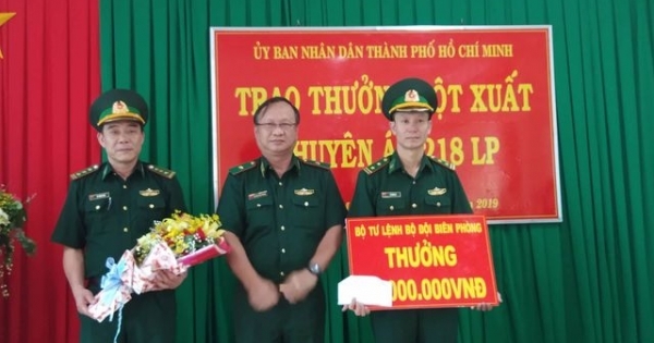 TPHCM:  Vụ bắt 300kg ma túy ở Sài Gòn: Chiếc xe bán tải chứa "100 tỷ" trước công ty may
