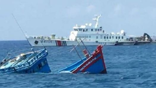 Trao công hàm, phản đối tàu Trung Quốc đe doạ tính mạng ngư dân Việt Nam