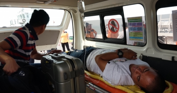 Xuyên đêm cứu thuyền viên tàu nước ngoài gặp nạn tại vùng biển Hoàng Sa