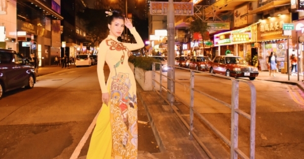 "Hoa hậu hàng không" Loan Vương mặc áo dài khoe sắc ở Hong Kong