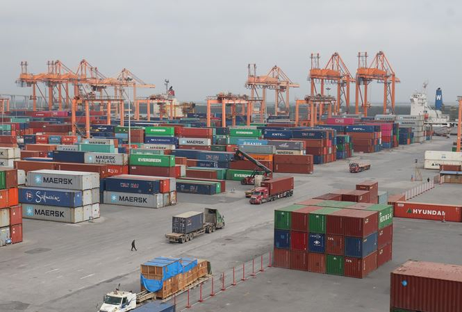 Container phế liệu tại cảng Hải Ph&ograve;ng Ảnh: Như &Yacute;
