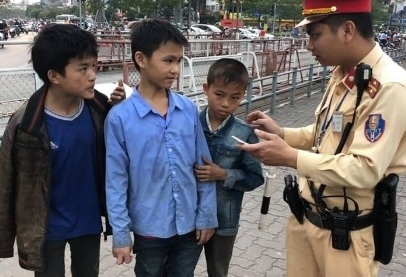Nhà xe Sao Việt giúp đỡ đưa 3 cháu bé đi lạc ở Hà Nội về Lào Cai an toàn