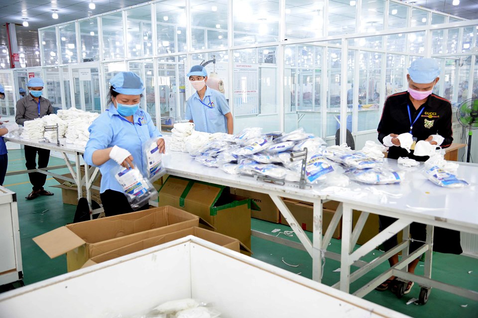TPHCM gấp rút sản xuất hàng triệu khẩu trang vải kháng khuẩn - 11