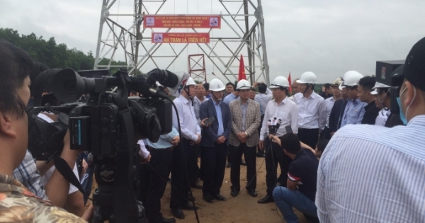 Phó Thủ tướng Trịnh Đình Dũng họp xử lý vướng mắc liên quan dự án Đường dây 500kV mạch 3