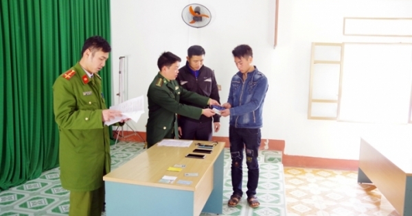 Hà Giang: Bàn giao 11 công dân xuất cảnh trái phép