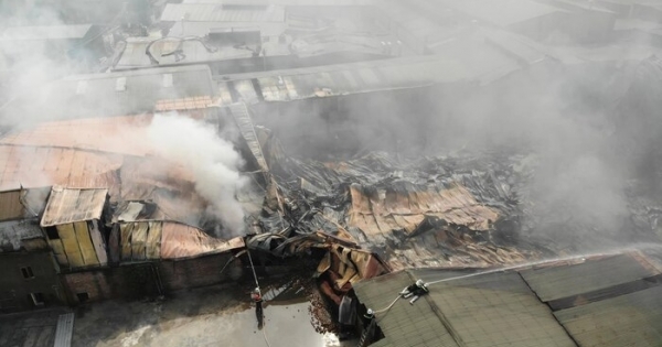 Hà Nội: Cháy xưởng sản xuất sơn rộng hơn 1.000m2 ở Hoài Đức, nhiều người hoảng loạn