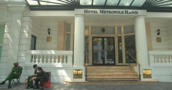 Khách sạn Metropole tạm dừng hoạt động vì khách lưu trú dương tính với Covid-19