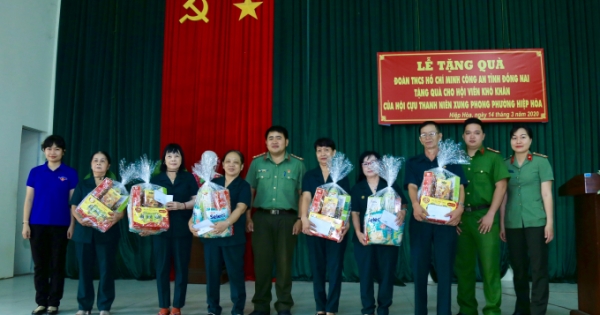 Đoàn Thanh niên Công an tỉnh Đồng Nai thăm và tặng quà cựu TNXP