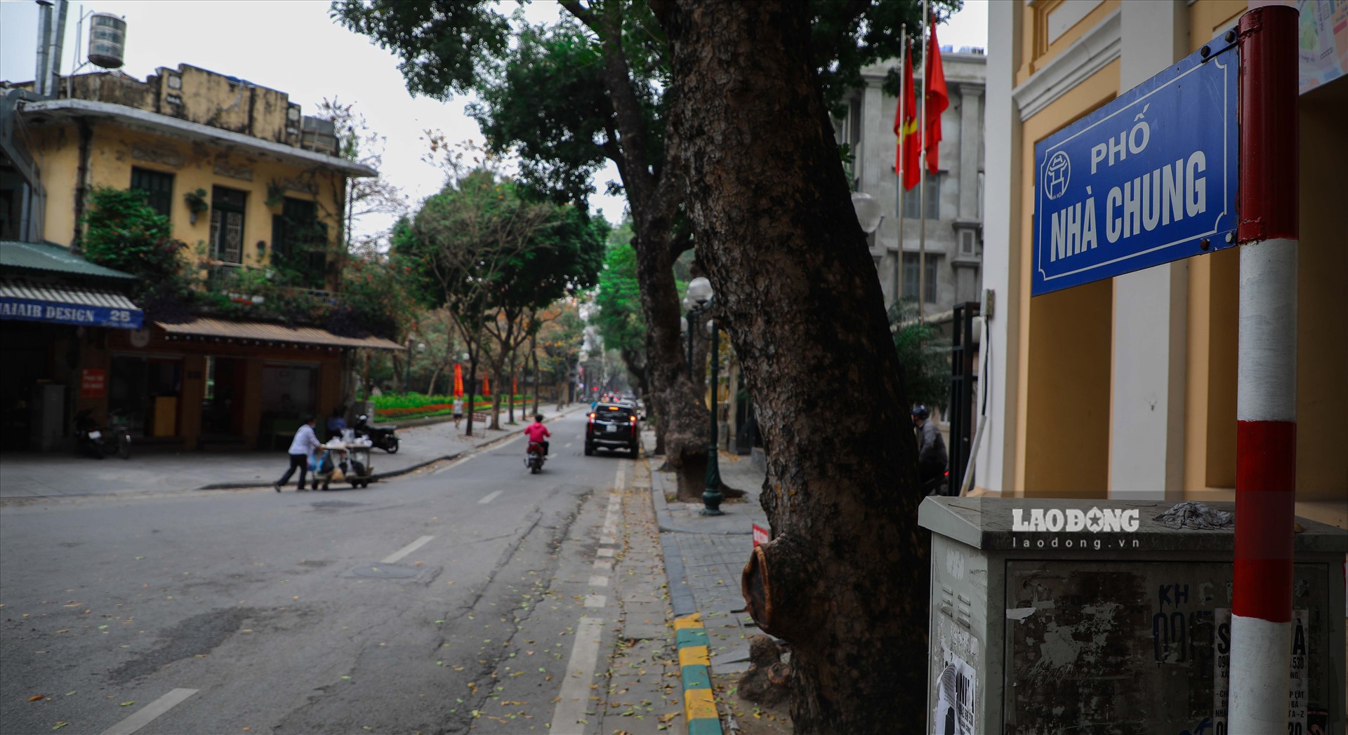 Tuy nhiên, theo khảo sát thực tế và thông tin trên 1 số trang tin bất động sản, giá đất tại nhiều tuyến phố nội thành Hà Nội cao gấp nhiều lần so với mức niêm yết của UBND. Dẫn đầu danh sách những tuyến phố đắt nhất thuộc đang là phố Nhà Chung (970 triệu/m2).