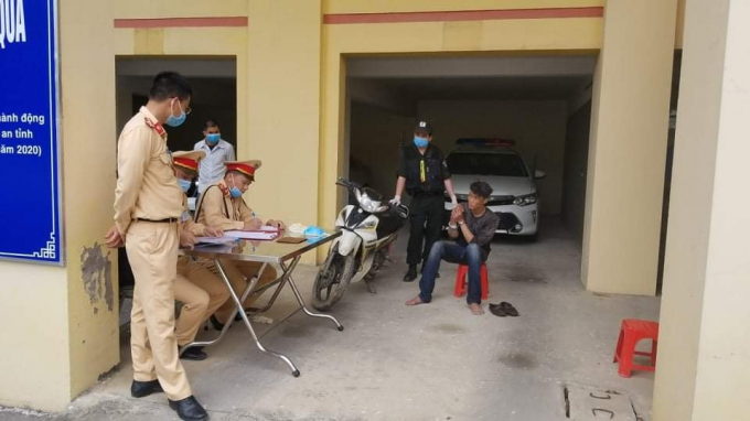 Lực lượng CSGT Lạng Sơn vừa bắt giữ đối tượng nghiện ma tuý trộm cắp xe trên địa bàn Vạn Linh, huyện Chi Lăng.