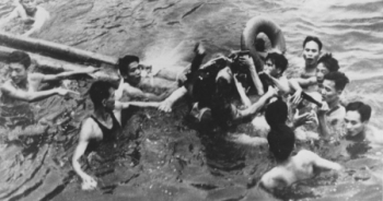 Phi công tù binh Mỹ trong chiến tranh Việt Nam được đối xử như thế nào?
