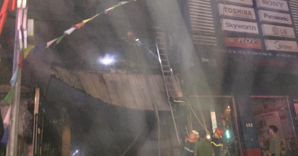 Hà Tĩnh: Hai ông cháu tử vong khi cửa hàng bốc cháy dữ dội