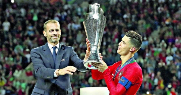Chủ tịch UEFA thừa nhận mùa giải có thể hủy bỏ
