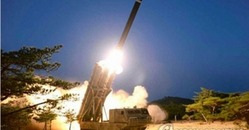Giữa mùa dịch COVID-19, Triều Tiên thử thành công bệ phóng rocket đa nòng siêu lớn