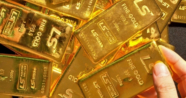 Giá vàng hôm nay 1/3: Giá vàng tiếp tục trượt dốc