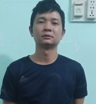 Đối tượng Nguyễn Tất Cường bị công an bắt giữ khẩn cấp ngay sau khi gây án. (Ảnh: Công an cung cấp).