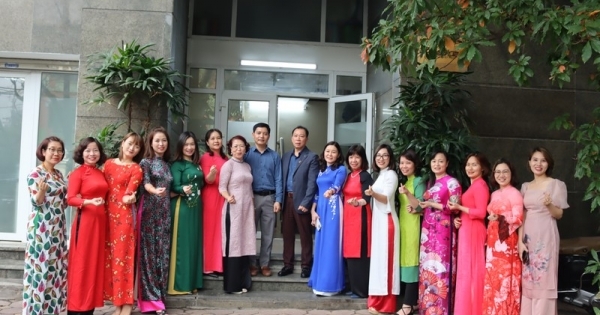 Báo Pháp luật Việt Nam hưởng ứng tuần lễ áo dài