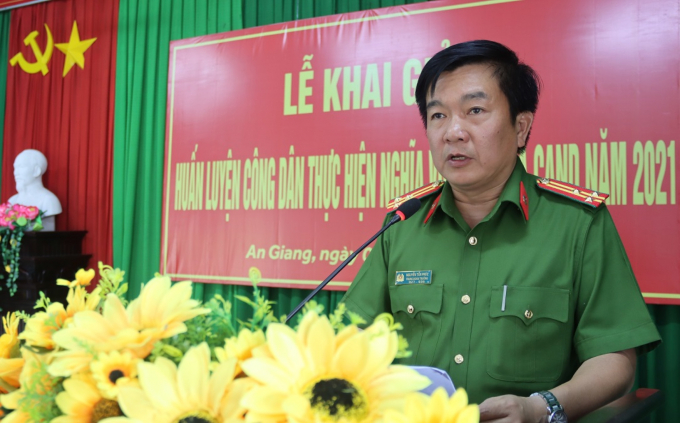 Thượng tá Nguyễn Tấn Phúc, Trung đoàn trưởng Trung đoàn Cảnh sát cơ động Tây Nam Bộ phát biểu tại buổi lễ