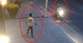 Video: Kinh hoàng nam thanh niên bị nhóm người truy đuổi, chém tới tấp trong đêm