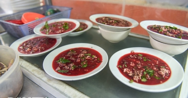 Món ăn khiến người Việt chen chân xếp hàng nhưng lại khiến khách Tây "khóc thét"