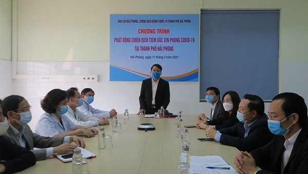 Phó chủ tịch UBND TP Hải Phòng Lê Khắc Nam phát biểu ý kiến trước khi triển khai tiêm vắc xin.
