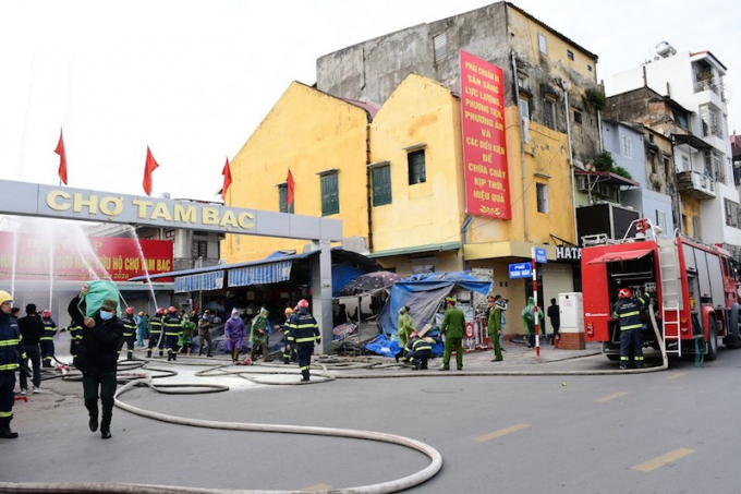 Diễn tập chữa cháy và cứu nạn tại chợ Tam Bạc (quận Hồng Bàng).