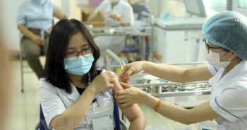 Việt Nam đã tiêm vaccine phòng COVID-19 cho hơn 15.800 người