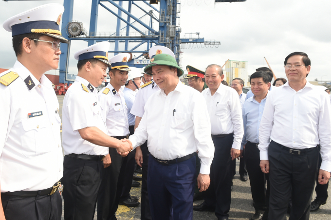 Thủ tướng Nguyễn Xuân Phúc thăm Tân Cảng-Cái Mép. Ảnh: VGP/Quang Hiếu