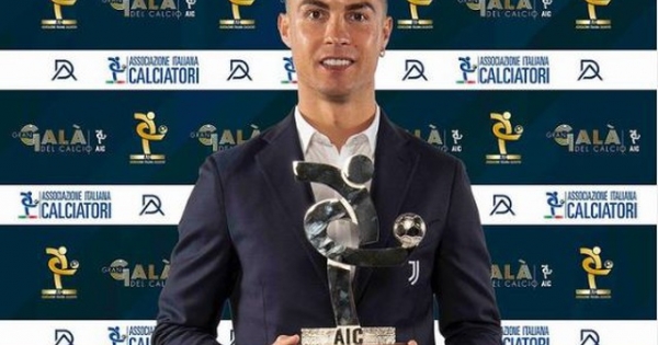 C.Ronaldo tiếp tục giành giải cầu thủ xuất sắc nhất Serie A