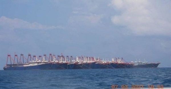 Hơn 200 tàu Trung Quốc neo đậu bất thường ở bãi đá ngầm trên Biển Đông
