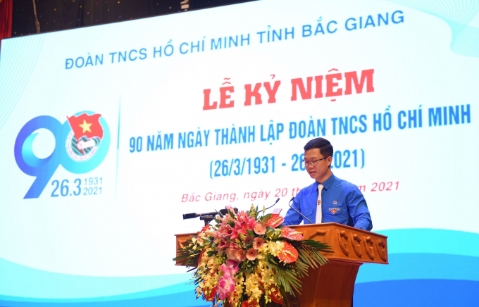 Đồng chí Thân Trung Kiên - Bí thư Tỉnh đoàn, Chủ tịch Hội LHTN tỉnh trình bày Diễn văn kỷ niệm 90 năm Ngày thành lập Đoàn TNCS Hồ Chí Minh
