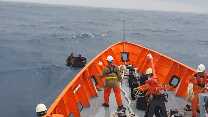 Cứu nạn 2 thuyền viên bị chìm tàu trên vùng biển tỉnh Quảng Nam