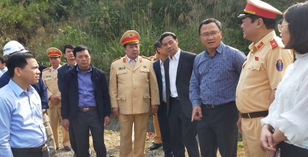 Ủy ban ATGT Quốc gia kiểm tra hiện trường vụ lật xe 7 người tử vong tại Thanh Hóa