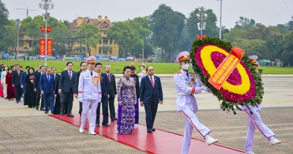 Kỳ họp thứ 11: Lãnh đạo Đảng, Nhà nước và các Đại biểu Quốc hội vào Lăng viếng Chủ tịch Hồ Chí Minh