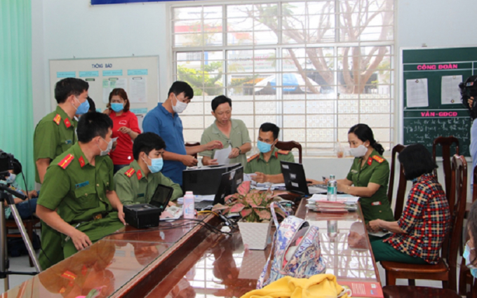 Đội Cảnh sát Quản lý hành chính về trật tự xã hội, Công an thành phố Long Xuyên tổ chức cấp căn cước công dân tại phường Bình Khánh, TP. Long Xuyên