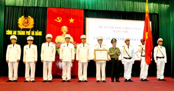 Công an TP Đà Nẵng nhận Huận chương Chiến công hạng Nhì