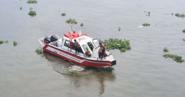 Tổ chức tìm kiếm thanh niên để xe máy trên cầu, nhảy xuống sông Sài Gòn tự tử