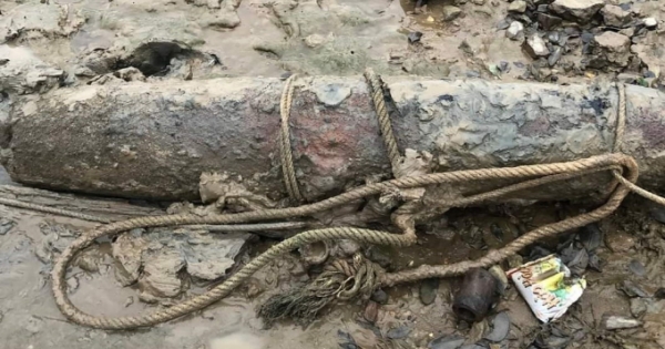 Đánh cá trên sông Lam, phát hiện quả bom “siêu khủng” còn nguyên kíp nổ