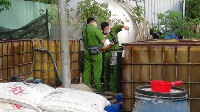 Công an tỉnh Bà Rịa – Vũng Tàu tiến hành lấy mẫu dầu để điều tra làm rõ.