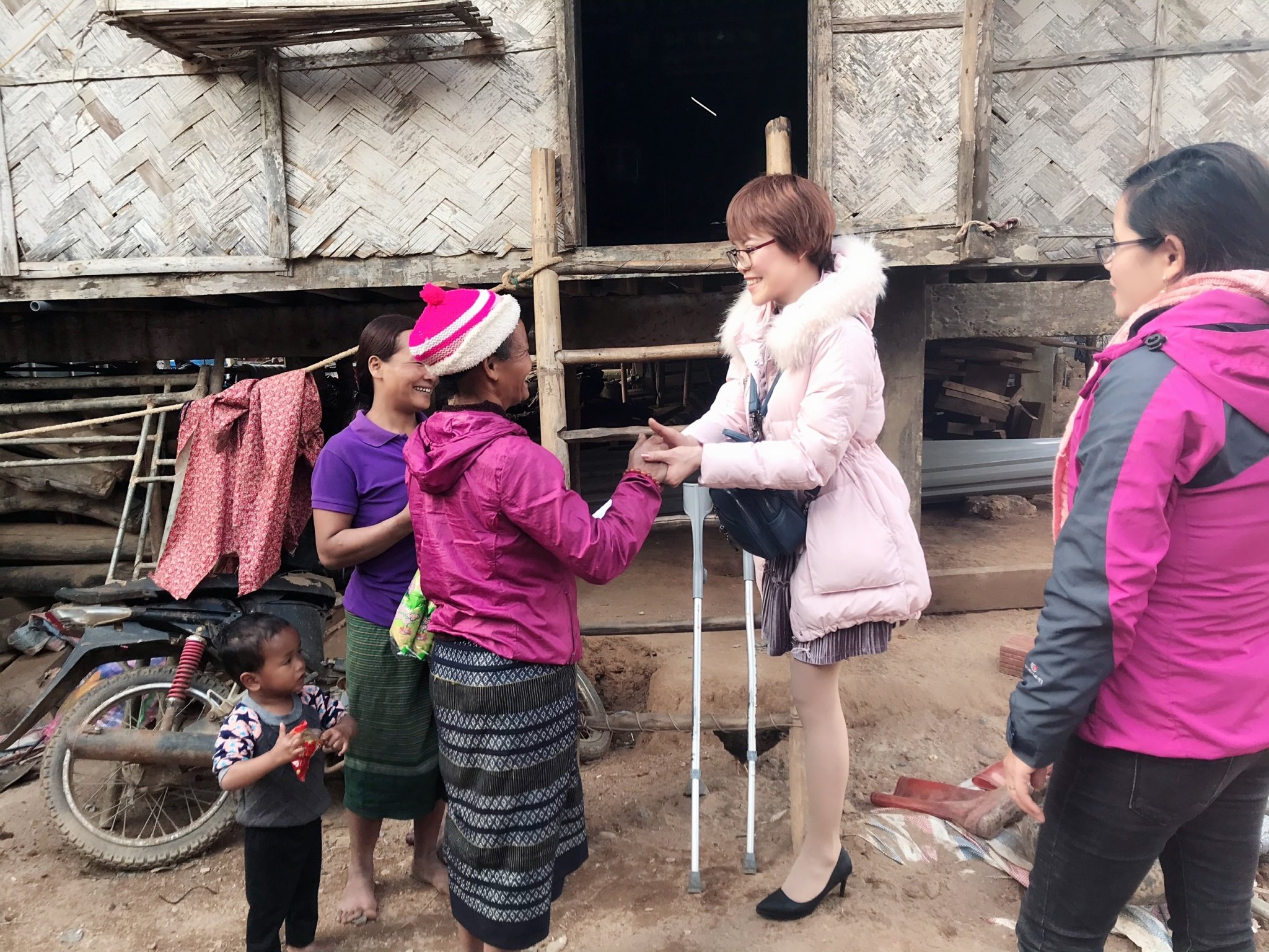 Chuyện khó tin về người phụ nữ… đứng một chân lâu nhất Việt Nam - 10