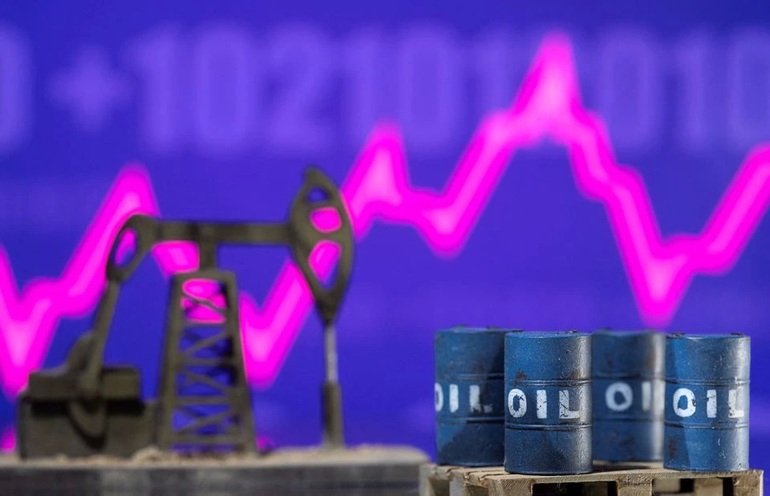 Giá dầu có khả năng tiếp tục tăng cao, vượt mức 130 USD/thùng (Ảnh: Reuters).