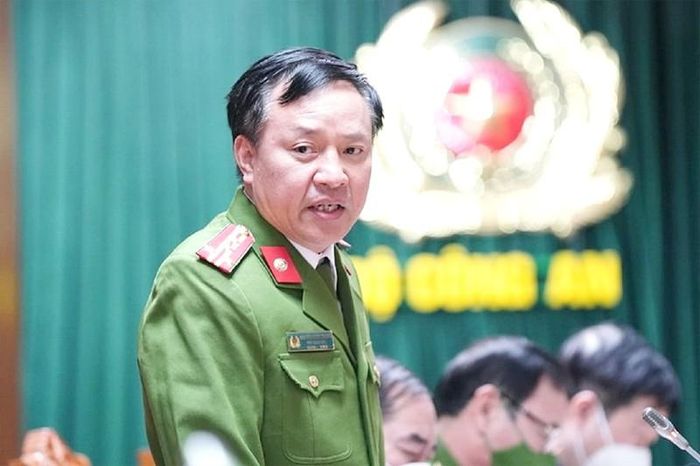 Đại tá Nguyễn Ngọc Quang, Phó Giám đốc Công an tỉnh Đồng Nai, thông tin tại họp báo đường dây hơn 200 triệu lít xăng giả. Ảnh: VH