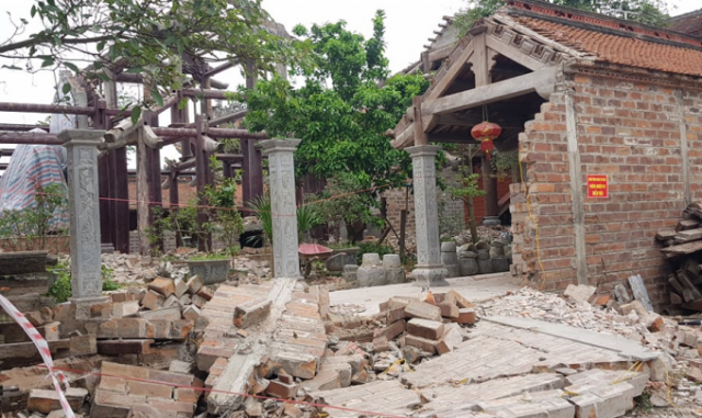 Bức tường trong ngôi chùa đổ sập, một người thiệt mạng