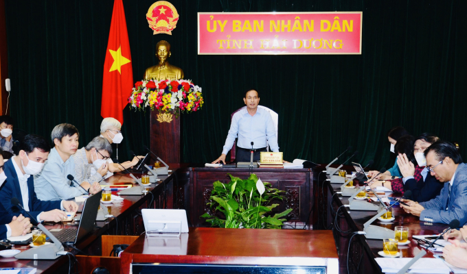 Phó Chủ tịch Thường trực UBND tỉnh - Lưu Văn Bản phát biểu tại cuộc họp.